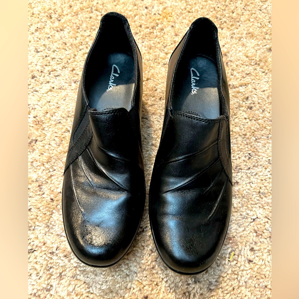 Clark's women's size 7 black business casual comfort shoe like new